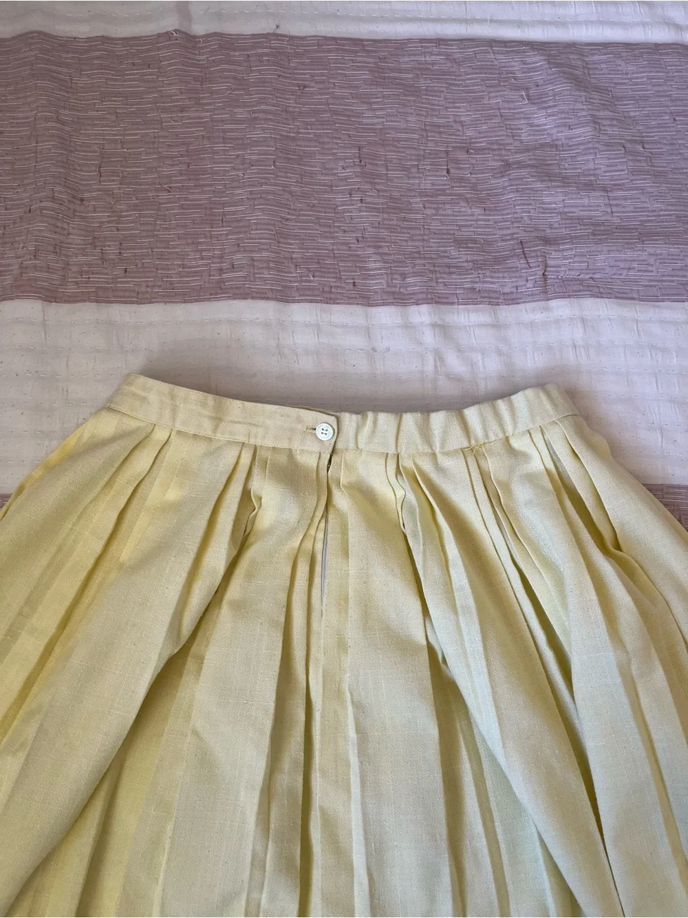 Authentic Vintage Joyce Sportswear Yellow Pleated Knee-Length Skirt Size 17-18 - Picture 4 of 9